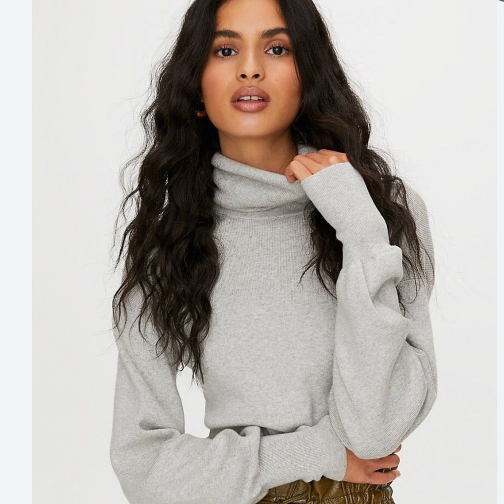 ARITZIA WILFRED Grey Wool Turtleneck Mock neck Cropped Sweater